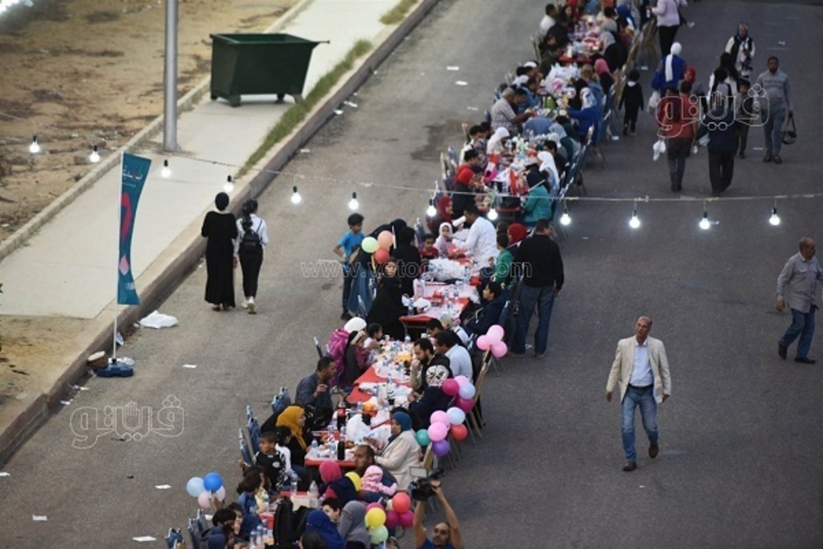 Mısır’da en uzun iftar sofrası kuruldu + fotoğraf