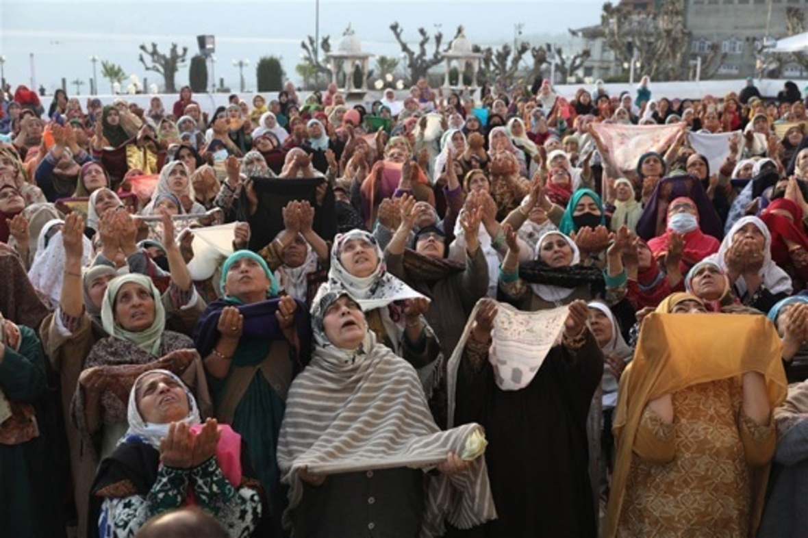 Ramazan'ın son günlerinde Hindistanlı Müslüman kadınlar camilere akın ediyor