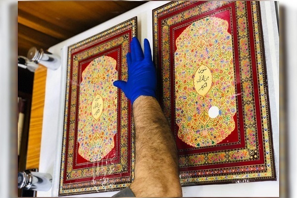 Eski bir Kur'an cildinin Hz. Abbas'ın haremi tarafından restorasyonu