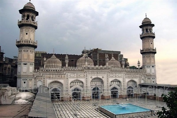 Peşaver'in beyaz incisi: Mehabet Han Camii