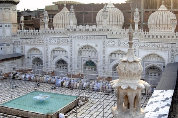 Peşaver'in beyaz incisi: Mehabet Han Camii