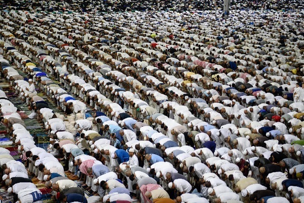 Mescid-i Haram tarihi bir rekorla ibadet edenlerle doldu taştı
