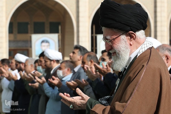 İnkılap rehberinin imametinde bayram namazı | Fotoğraf