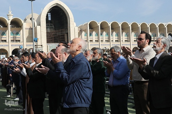 İnkılap rehberinin imametinde bayram namazı | Fotoğraf