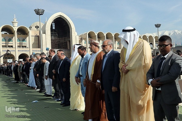 İnkılap rehberinin imametinde bayram namazı | Fotoğraf