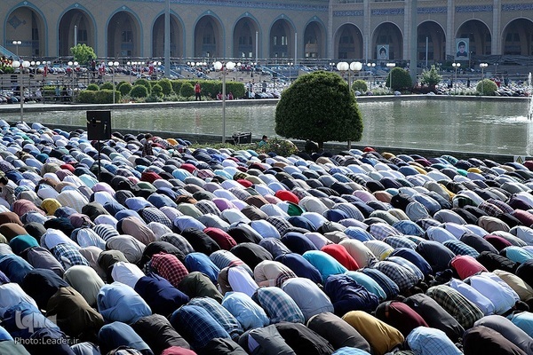 İnkılap rehberinin imametinde bayram namazı | Fotoğraf