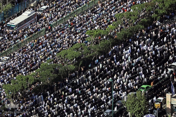 İnkılap rehberinin imametinde bayram namazı | Fotoğraf