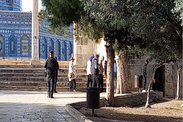 Siyonistler Babür Rahme Musallası'na saldırdı