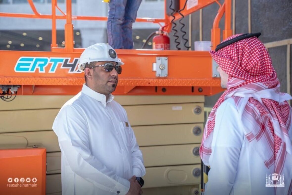 Kabe'nin üstü robot süpürgelerle 20 dakikada temizleniyor | Fotoğraf