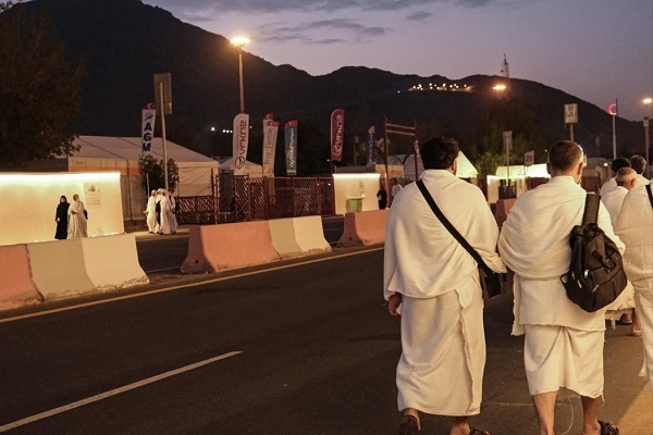Türk hacı adaylarının Arafat'a intikali başladı