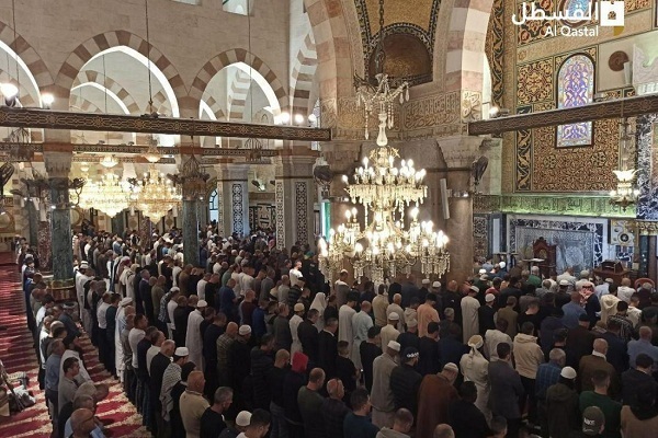 Arefe gününde Mescid-i Aksa'da binlerce Filistinlinin tekbir sesleri yankılandı