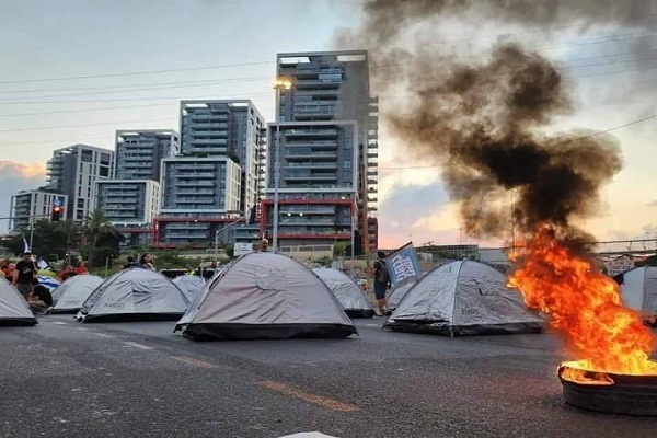 Siyonist rejim polisi Tel Aviv ve Kudüs’teki protestoculara sert şekilde müdahale etti