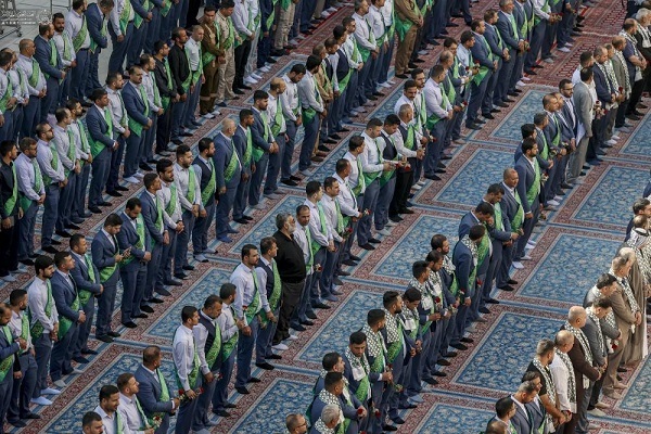Hz. Ali'nin haremine Gadir bayrağı asıldı | Fotoğraf