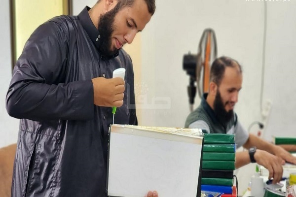 Refahlı gençler yıpranmış Kuran'ları onarmak için kampanya başlattı | Fotoğraf