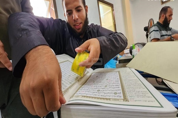 Refahlı gençler yıpranmış Kuran'ları onarmak için kampanya başlattı | Fotoğraf