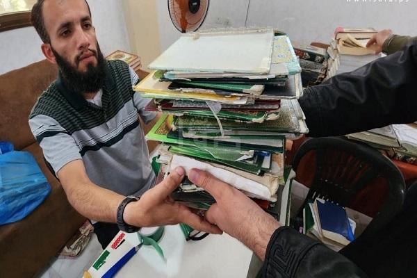 Refahlı gençler yıpranmış Kuran'ları onarmak için kampanya başlattı | Fotoğraf