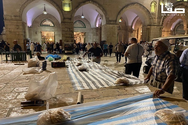 Mescid-i Aksa'da sabah namazı sonrası renkli görüntüler