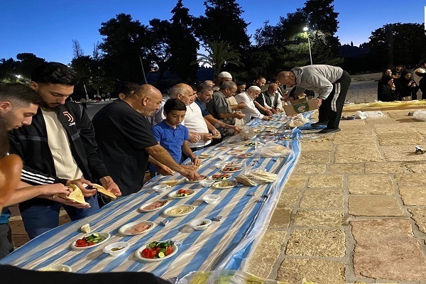 Mescid-i Aksa'da sabah namazı sonrası renkli görüntüler