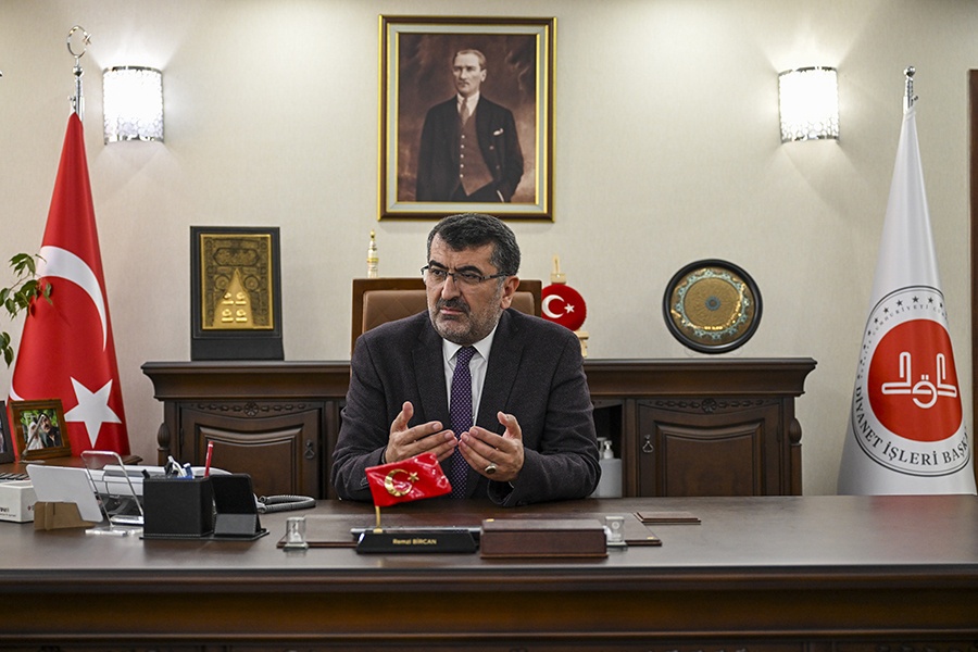 Diyanet 752 depremzede üniversite öğrencisini umreye gönderiyor