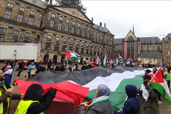 İsrail'in Gazzelileri açlığa terk etmesi, Hollanda'da protesto edildi