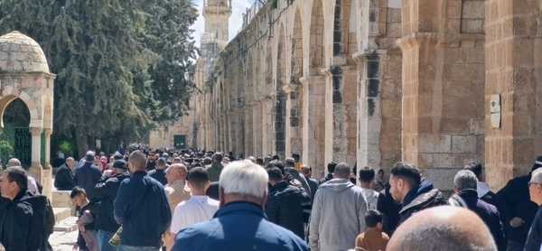 Ramazan ayının ilk Cuma namazına 80 bin Filistinli katıldı
