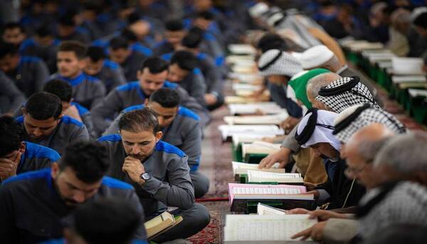 İmam Hüseyin Türbesinde Ramazan mukabelesi cüz hatimi