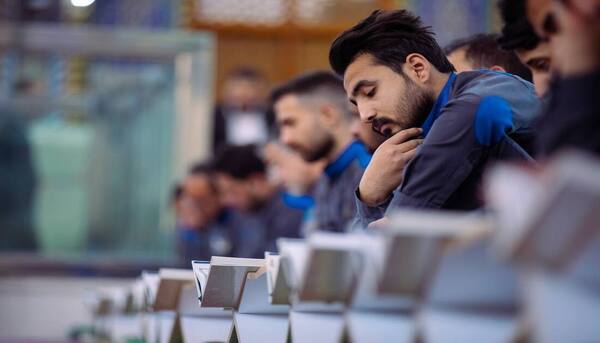 İmam Hüseyin Türbesinde Ramazan mukabelesi cüz hatimi