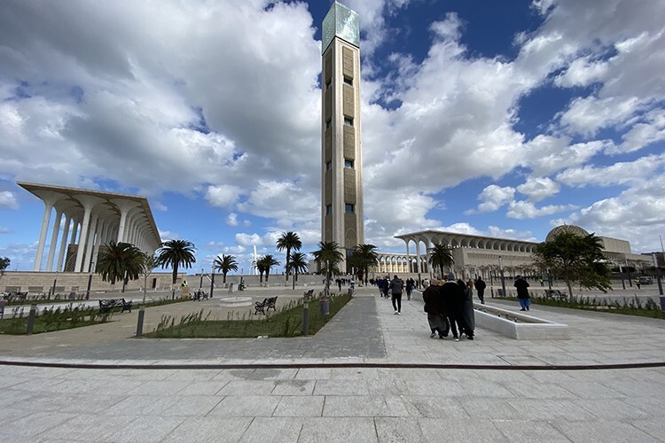 Dünyanın en büyük camilerinden Cezayir Ulu Camii’nde ilk Cuma namazı kılındı