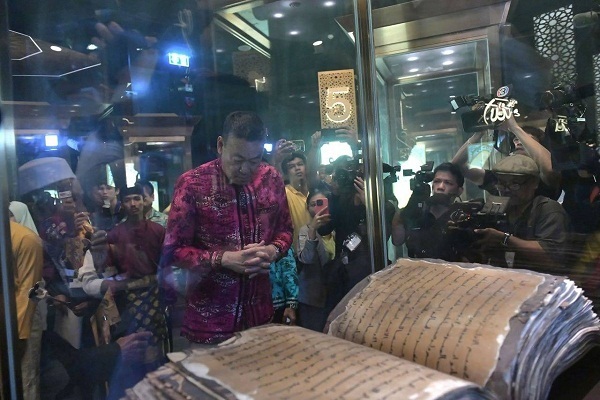 Tayland Başbakanı'nın Kur'an nüshalarını muhafaza merkezini ziyareti | Fotoğraf