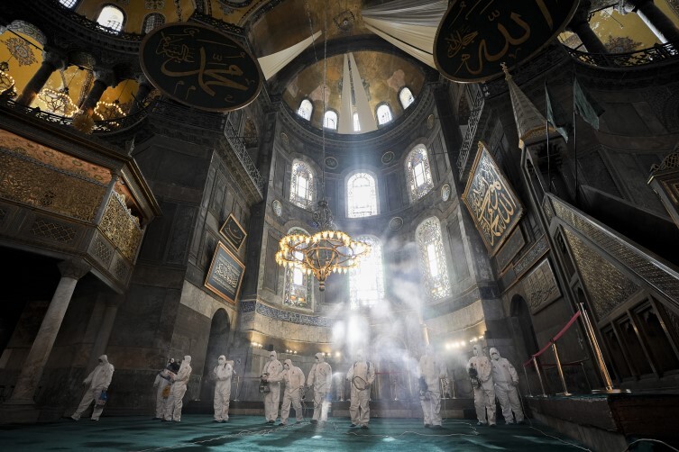 Ayasofya camii onbir ayın sultanına hazırlanıyor