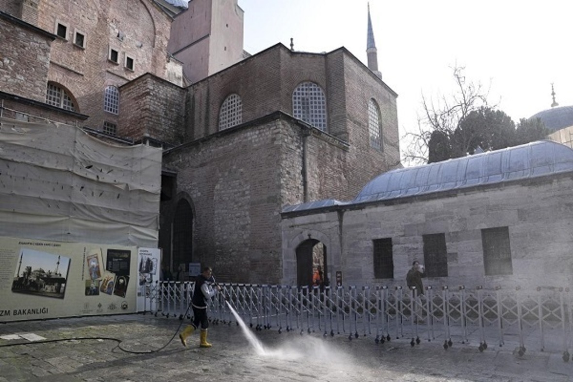 Ayasofya camii onbir ayın sultanına hazırlanıyor