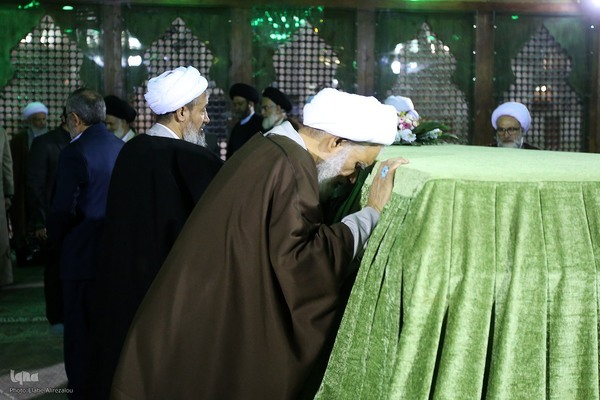 Uzmanlar meclisinin yeni üyeleri İmam Humeyni'nin huzurunda