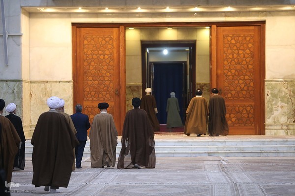 Uzmanlar meclisinin yeni üyeleri İmam Humeyni'nin huzurunda
