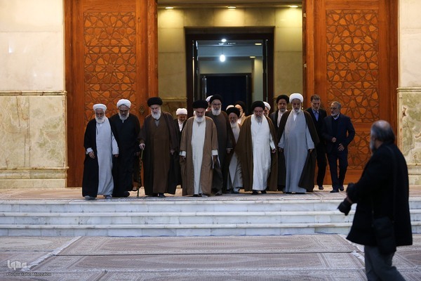Uzmanlar meclisinin yeni üyeleri İmam Humeyni'nin huzurunda