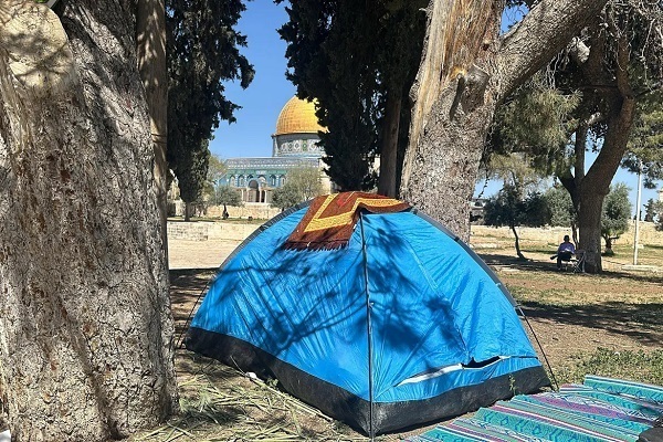 Ramazan ayının sonunda Mescid-i Aksa’da itikafa girenlerin atmosferinden kareler