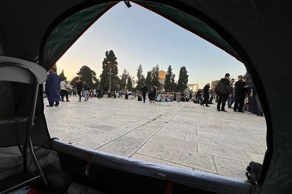 Ramazan ayının sonunda Mescid-i Aksa’da itikafa girenlerin atmosferinden kareler