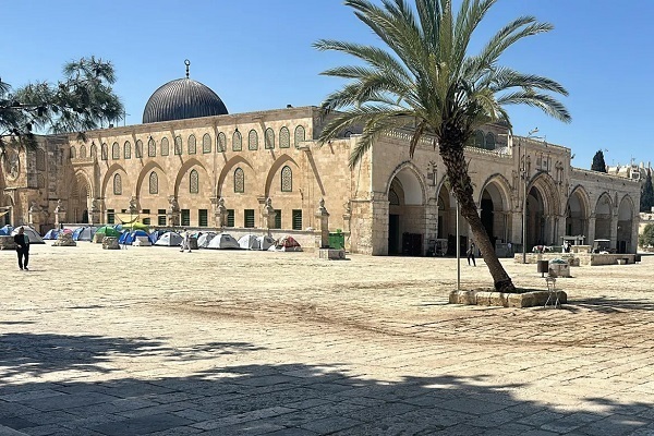 Ramazan ayının sonunda Mescid-i Aksa’da itikafa girenlerin atmosferinden kareler