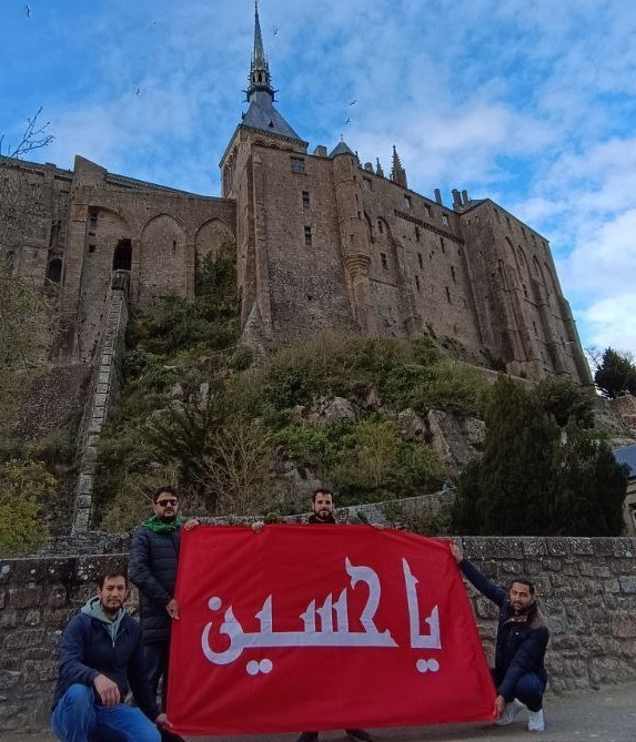 Fransa’da Saint Michel Kilisesi çevresinde İmam Hüseyin bayrağı dalgalandı