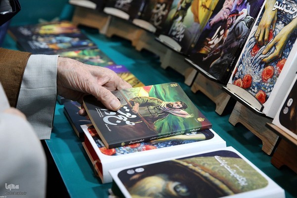 İslam İnkılabı Lideri Tahran Kitap Fuarını ziyaret etti