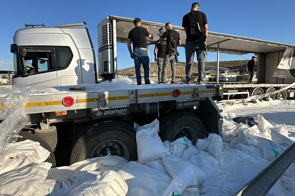 Yahudi işgalciler Gazze’ye giden yardımları engelleyip yola döktü