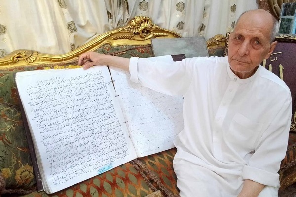 Emekli bir Mısır vatandaşı Kur’an-ı Kerim yazdı