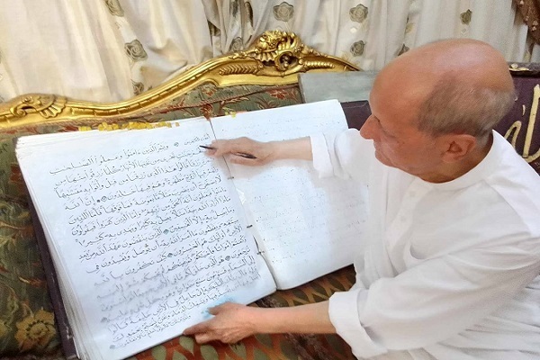 Emekli bir Mısır vatandaşı Kur’an-ı Kerim yazdı