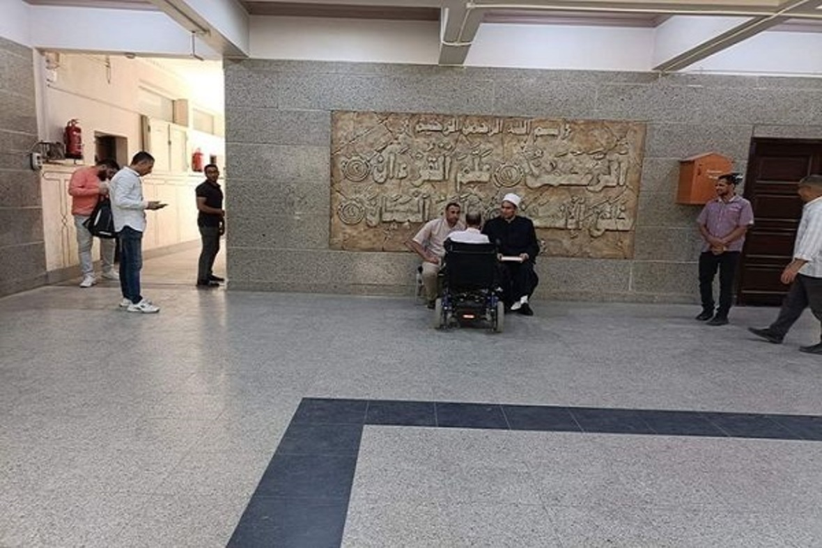 El Ezher Kur’an İlimleri Fakültesi Dekanının engelli Kur’an hafızına davranışı takdir edildi
