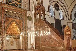 Bursa Ulu camii’nin minberinde güneş sistemi var