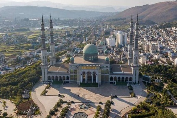 Çin son büyük camiyi de  tamamen değiştirdi