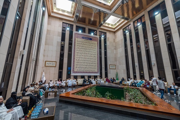 Hacılar Kral Fahd Kur’an basım merkezini ziyaret etti