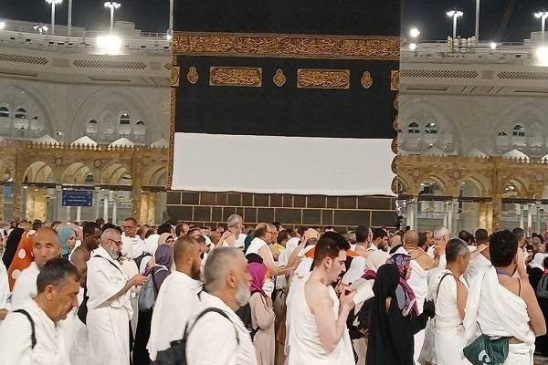 Zilkade ayının son gününde hacıların Beytul Haram’ı tavafı | fotoğraf + video