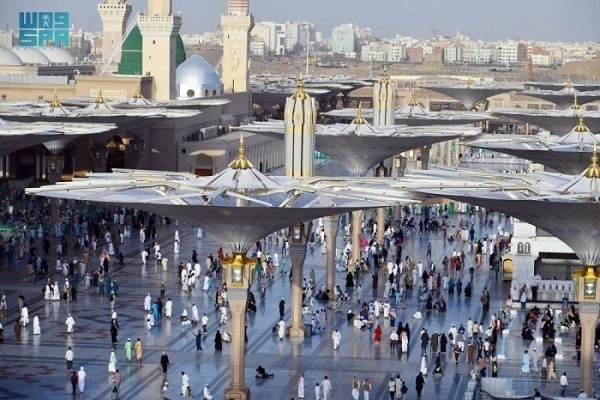 Mescid-i Nebi’de umrecilerin varlığı |fotoğraf