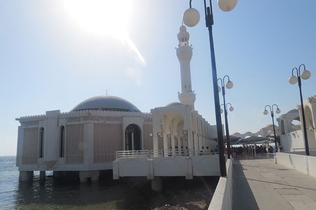 Cidde kentinde sıradışı bir dini yapı : Yüzen camii |video