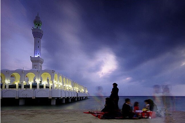 Cidde kentinde sıradışı bir dini yapı : Yüzen camii |video